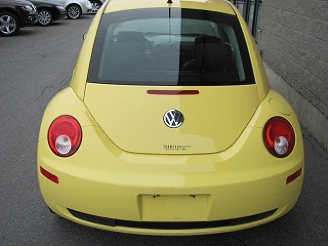 Volkswagen New Beetle 2009 photo 2