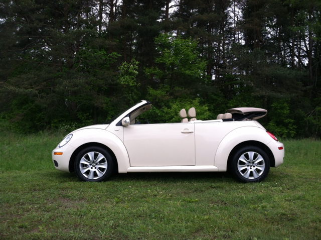 Volkswagen New Beetle 3.5L R350 AWD Convertible