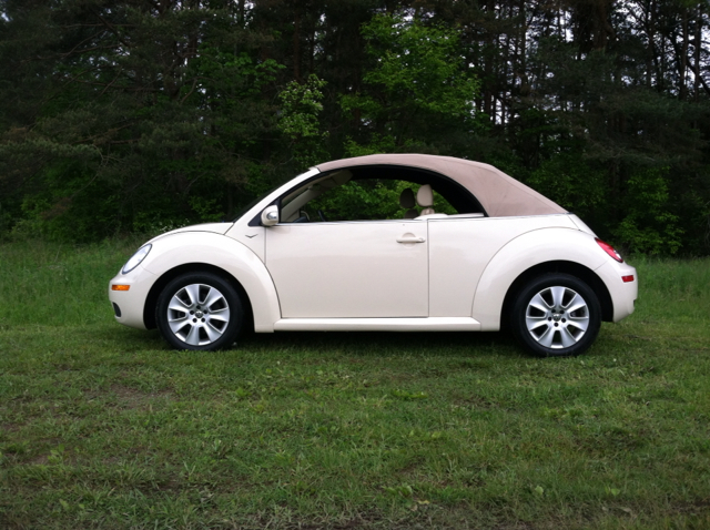 Volkswagen New Beetle 2009 photo 1