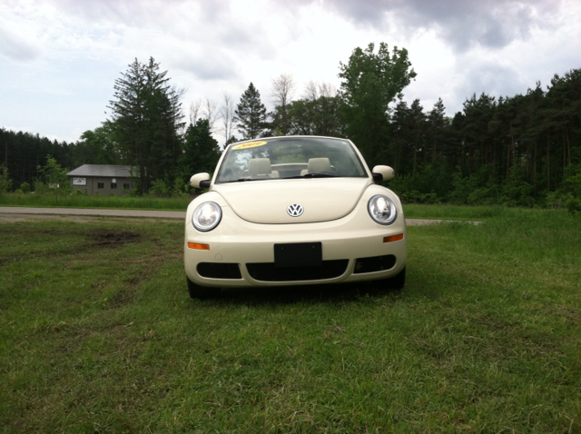 Volkswagen New Beetle 2009 photo 2