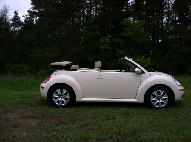 Volkswagen New Beetle 2009 photo 4