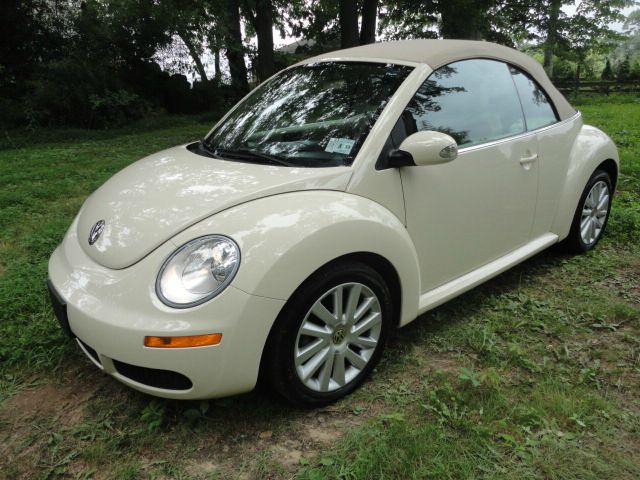 Volkswagen New Beetle 2009 photo 4