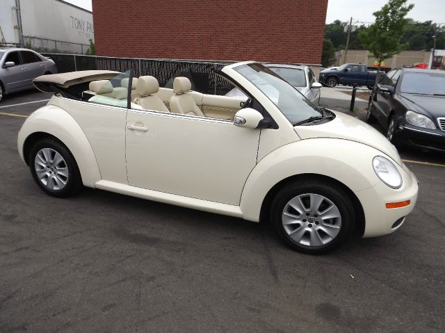 Volkswagen New Beetle 2009 photo 2