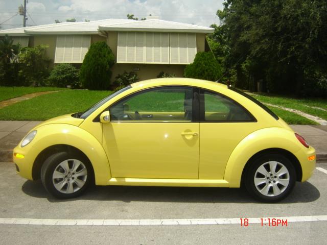 Volkswagen New Beetle 2009 photo 1