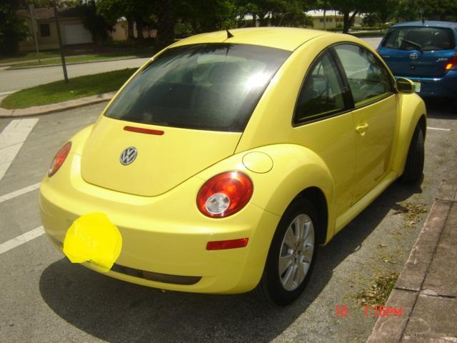 Volkswagen New Beetle 2009 photo 2