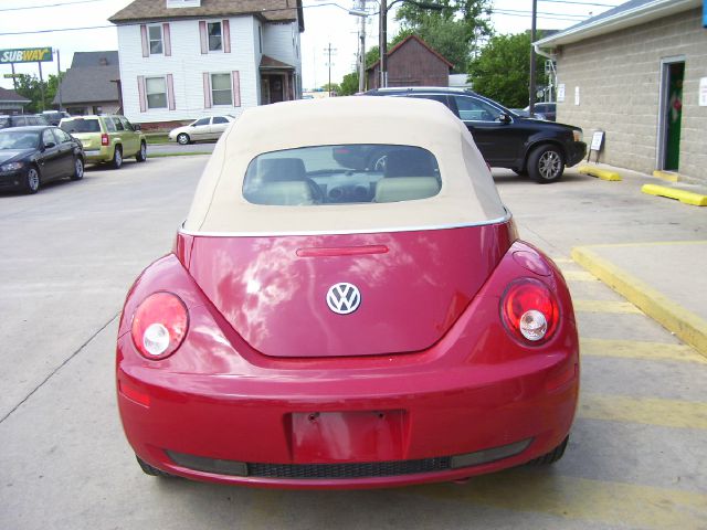 Volkswagen New Beetle 2009 photo 1