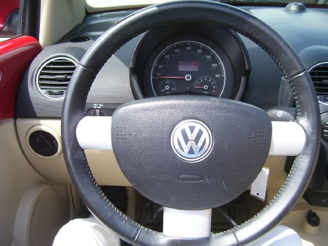 Volkswagen New Beetle 2009 photo 16