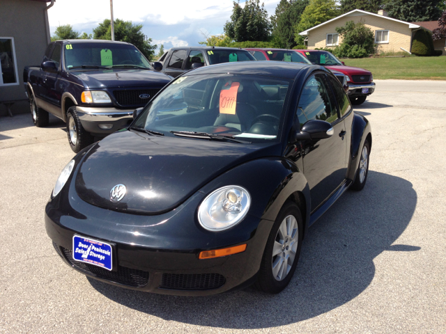 Volkswagen New Beetle 2009 photo 2