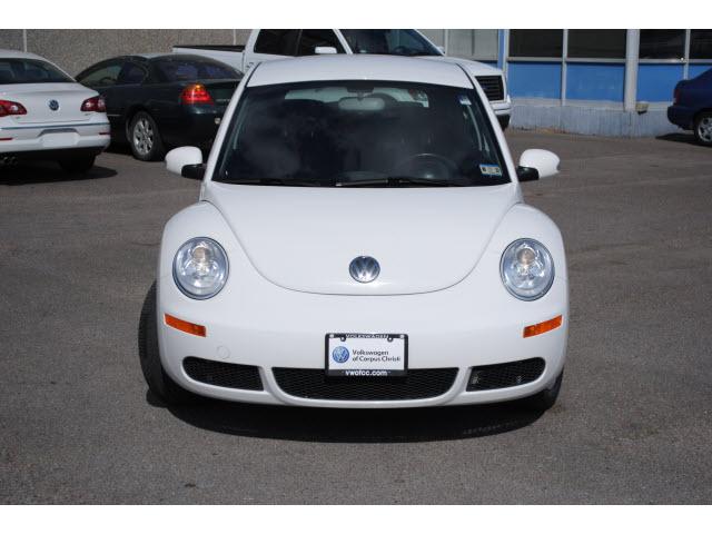 Volkswagen New Beetle 2009 photo 1