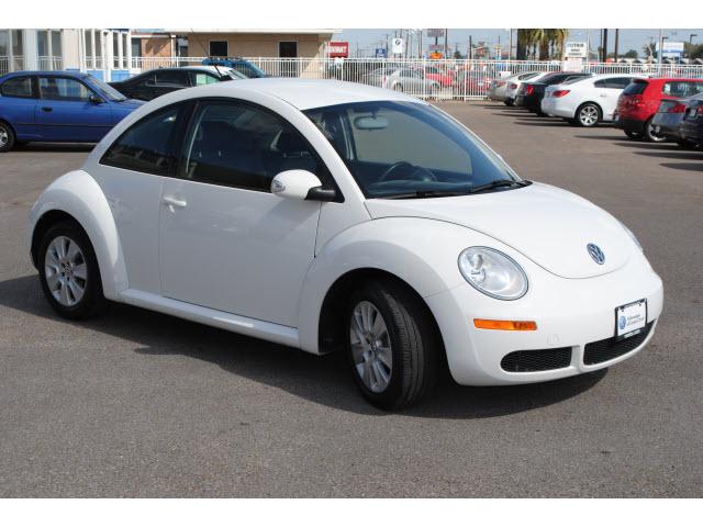 Volkswagen New Beetle 2009 photo 2