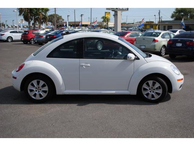 Volkswagen New Beetle 2009 photo 3