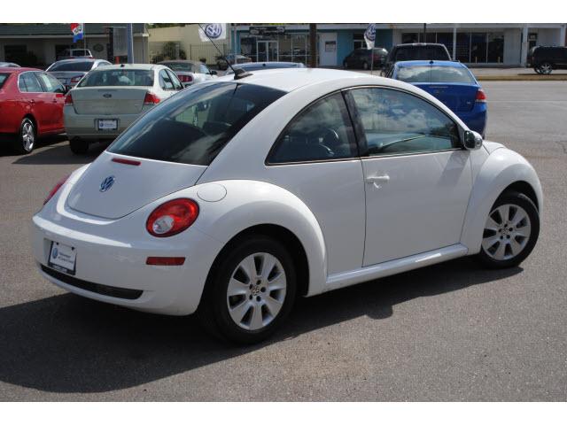 Volkswagen New Beetle 2009 photo 4