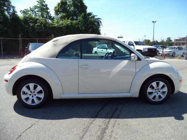 Volkswagen New Beetle 2009 photo 1