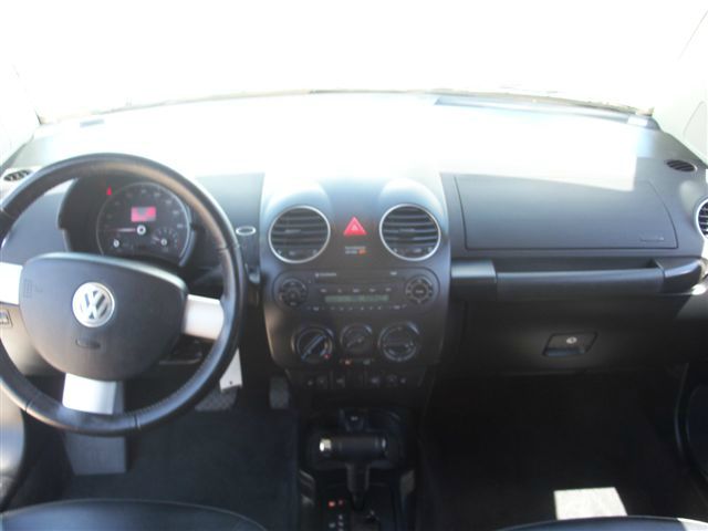 Volkswagen New Beetle 2009 photo 1