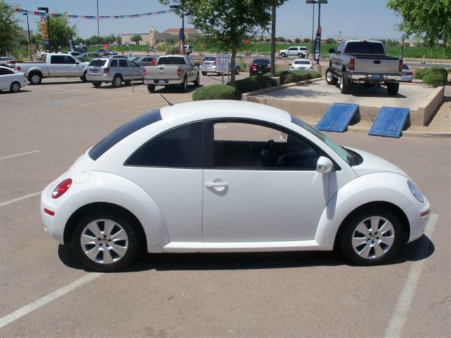 Volkswagen New Beetle 2009 photo 25