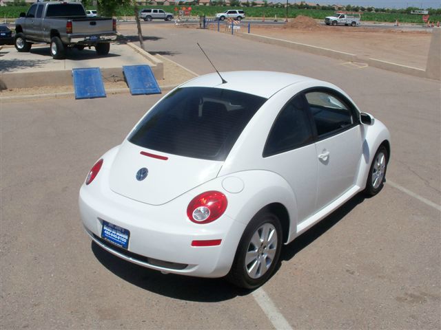 Volkswagen New Beetle 2009 photo 8