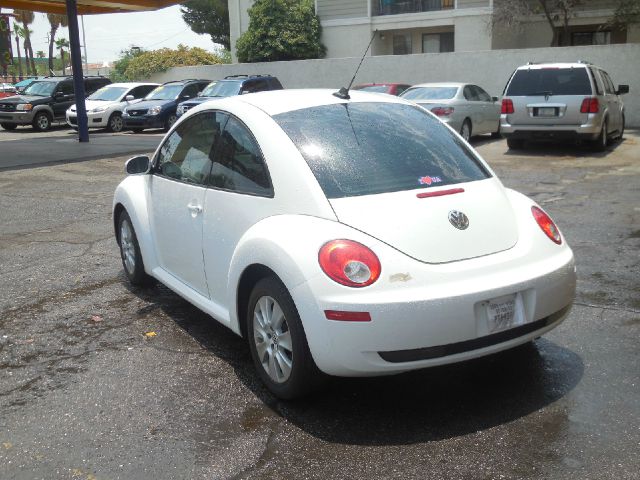 Volkswagen New Beetle 2009 photo 4