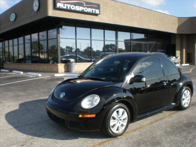 Volkswagen New Beetle 2009 photo 1