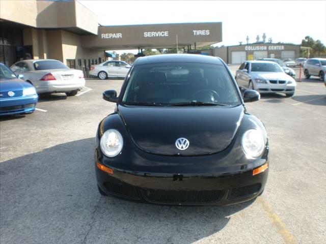 Volkswagen New Beetle 2009 photo 2