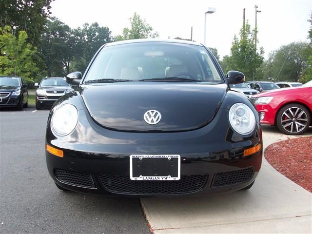 Volkswagen New Beetle 2009 photo 1