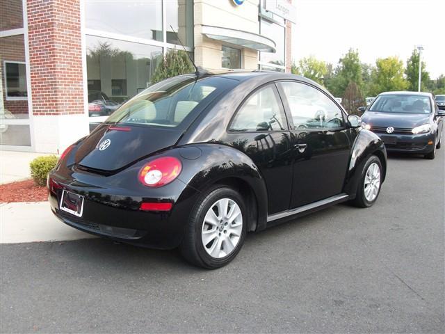 Volkswagen New Beetle 2009 photo 4