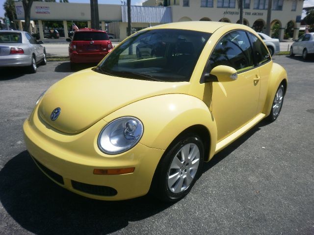 Volkswagen New Beetle 2010 photo 19