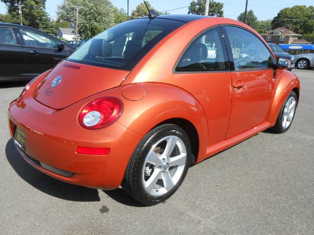 Volkswagen New Beetle 2010 photo 1