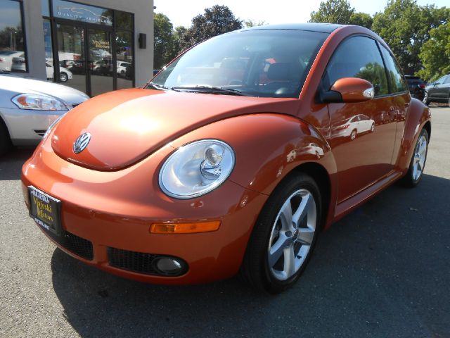 Volkswagen New Beetle 2010 photo 2