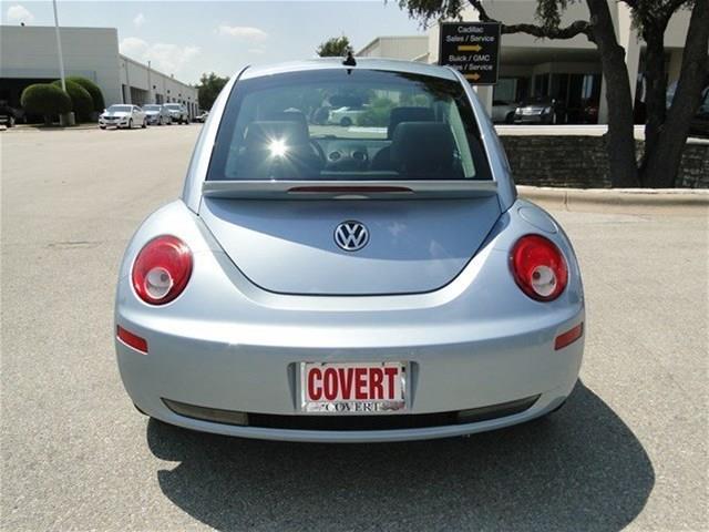 Volkswagen New Beetle 2010 photo 2