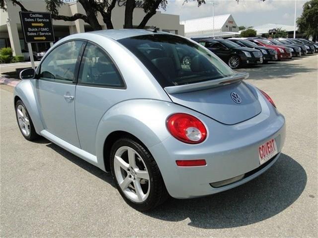 Volkswagen New Beetle 2010 photo 3