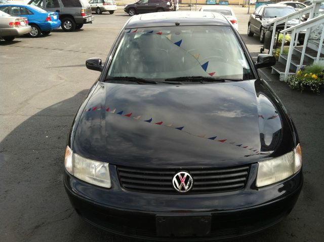 Volkswagen Passat 1999 photo 1