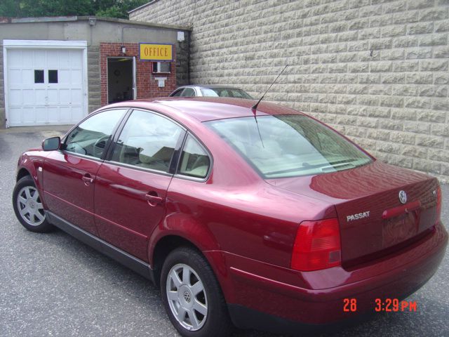 Volkswagen Passat 1999 photo 1