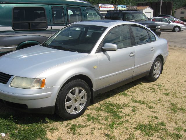 Volkswagen Passat 1999 photo 1