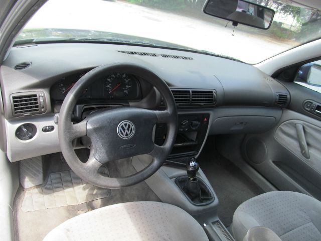 Volkswagen Passat 1999 photo 2