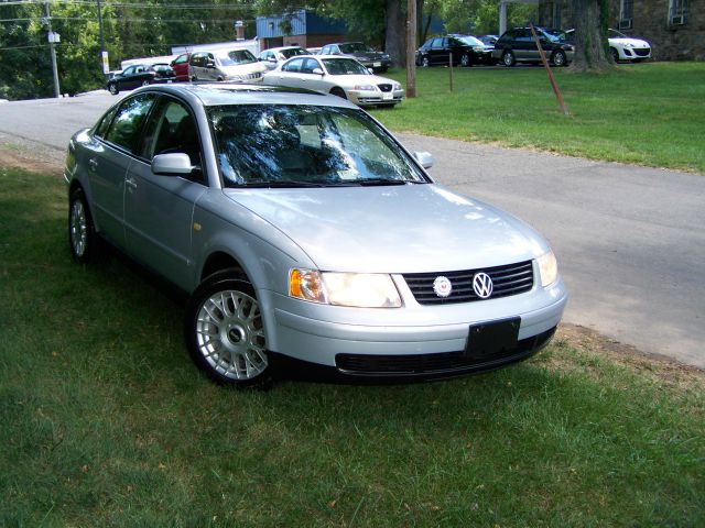 Volkswagen Passat 1999 photo 1