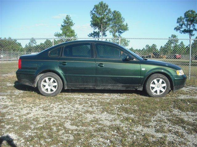 Volkswagen Passat FWD 4dr Sport Sedan