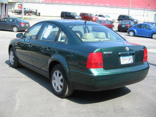 Volkswagen Passat 1999 photo 1