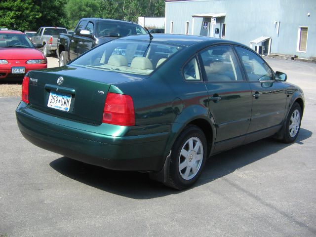 Volkswagen Passat 1999 photo 2