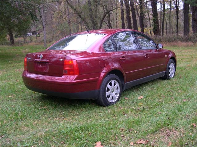 Volkswagen Passat 1999 photo 1