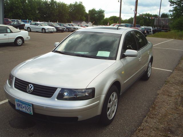 Volkswagen Passat 1999 photo 1