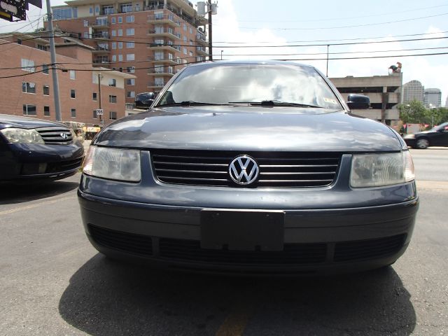 Volkswagen Passat SE Crew Cab 4WD FFV Sedan