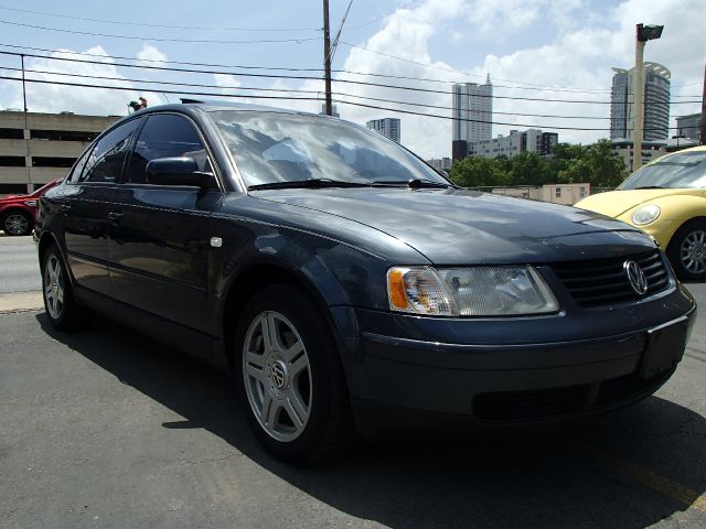 Volkswagen Passat 2000 photo 2