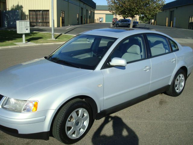 Volkswagen Passat 2000 photo 1