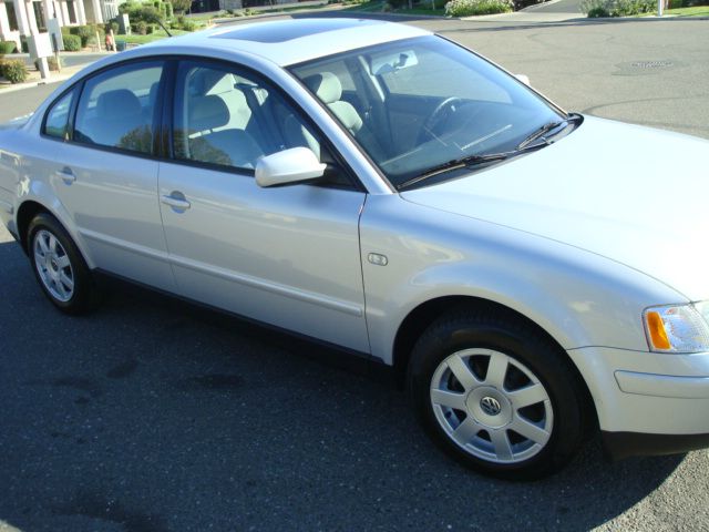 Volkswagen Passat 2000 photo 2