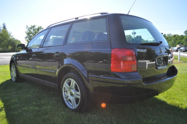 Volkswagen Passat 2000 photo 1