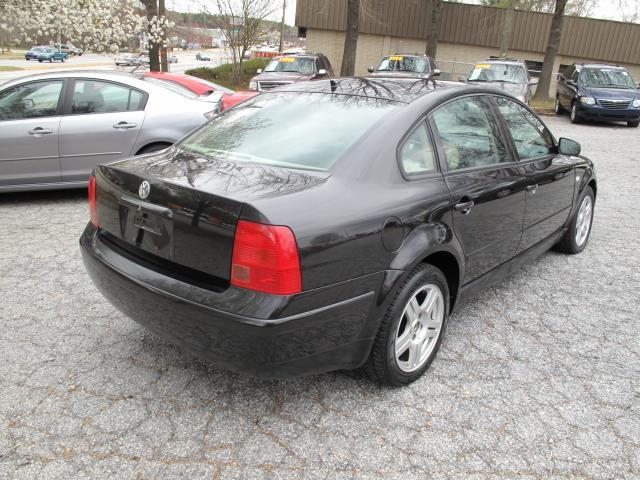 Volkswagen Passat 2000 photo 2