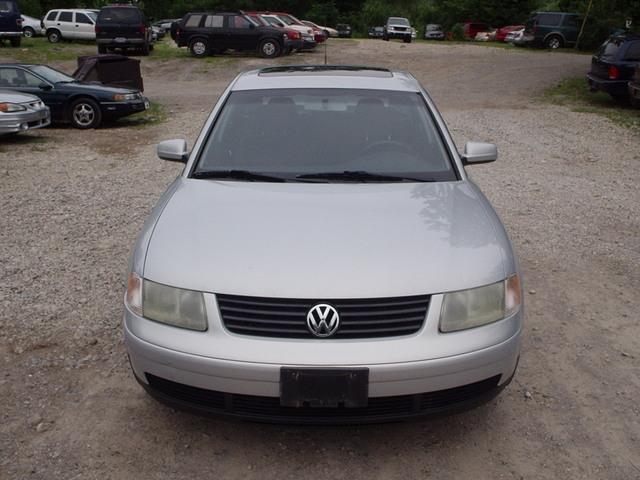 Volkswagen Passat 2000 photo 1