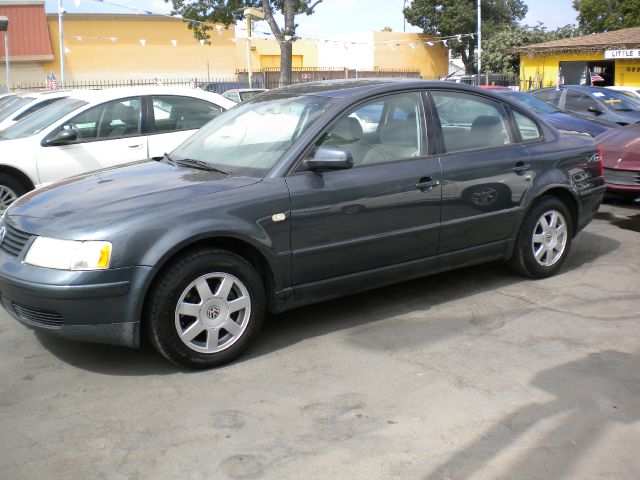 Volkswagen Passat 2000 photo 2