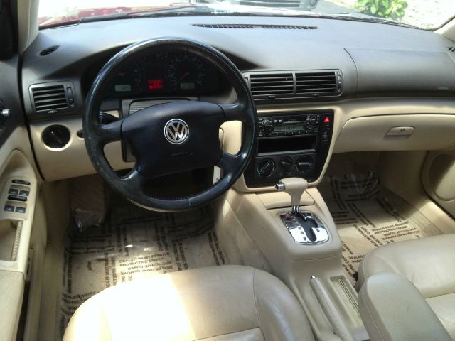 Volkswagen Passat 2000 photo 2