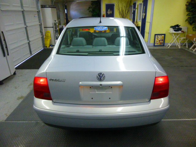 Volkswagen Passat 2000 photo 13